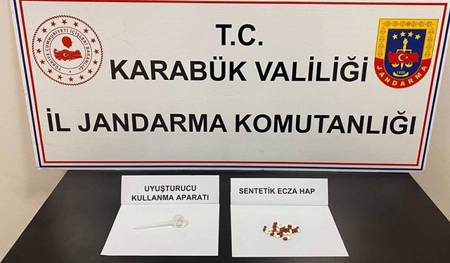 4 KİŞİ ARACINDA SENTETİK HAP İLE YAKALANDI