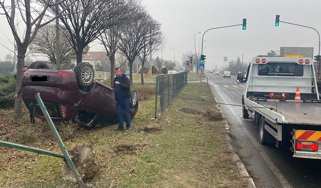 TAKLA ATAN OTOMOBİLDEN BURUNLARI BİLE KANAMADAN ÇIKTILAR