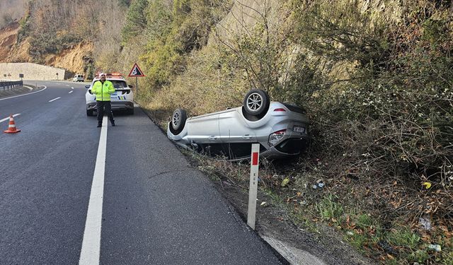 ZONGULDAK-EREĞLİ KARA YOLUNDA OTOMOBİL TAKLA ATTI 1 YARALI