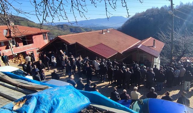 AĞACIN ALTINDA KALAN İŞÇİ BARTIN'DA TOPRAĞA VERİLDİ