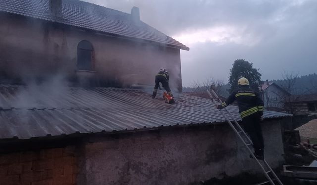 BOLU'DA EKMEK FIRINI DEPOSUNDA YANGIN