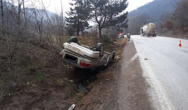 BOLU'DA KONTROLDEN ÇIKAN ARAÇ TAKLA ATTI