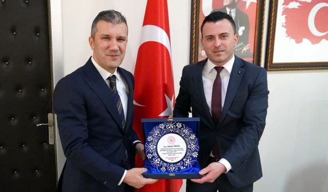 ZONGULDAK GENÇLİK VE SPOR MÜDÜRLÜĞÜ'NDE DEVİR TESLİM TÖRENİ YAPILDI