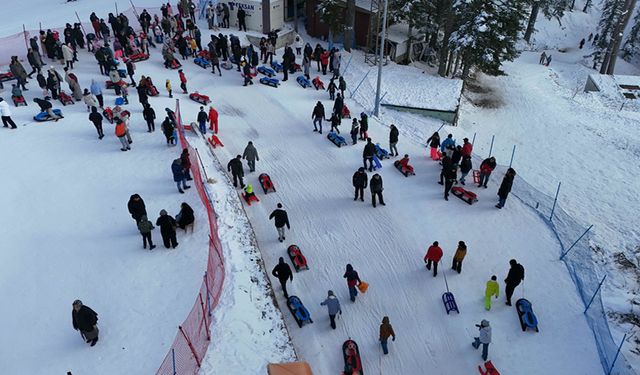 TATİLCİLER ILGAZ DAĞINA AKIN ETTİ