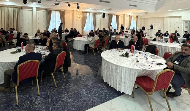 İŞ DÜNYASI VE GELECEK VİZYONU ZİRVESİ ESKİPAZAR'DA GERÇEKLEŞTİ