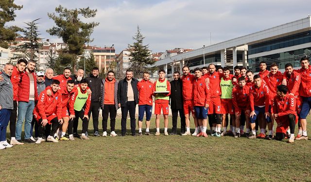 BAŞKAN ÇETİNKAYA'DAN KARABÜK İDMANYURDU'NA MORAL ZİYARETİ