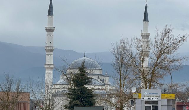 OTEL YANGININDA HAYATINI KAYBEDENLER İÇİN 1270 CAMİDE SELA OKULDU