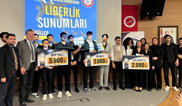 SİVİL HAVACILIK ÖĞRENCİLERİ LİDERLİK SUNUMLARI İLE YARIŞTI