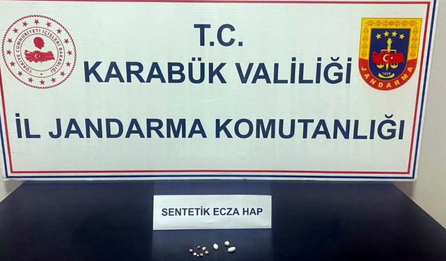 JANDARMA ŞÜPHELİ ŞAHSIN ÜSTÜNDE UYUŞTURUCU ELE GEÇİRDİ