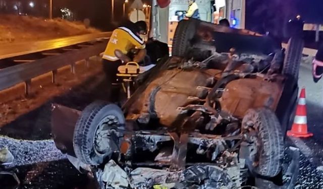 TAKLA ATAN OTOMOBİL HURDAYA DÖNDÜ 1 KİŞİ YARALANDI