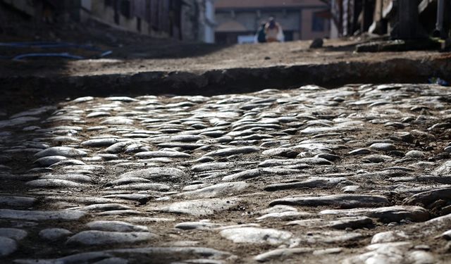 SAFRANBOLU'NUN ARNAVUT KALDIRIMLARI GÜN YÜZÜNE ÇIKIYOR