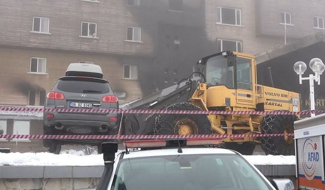 YANAN OTELDEDEKİ PARK HALİNDEKİ ARAÇLAR KALDIRILIYOR