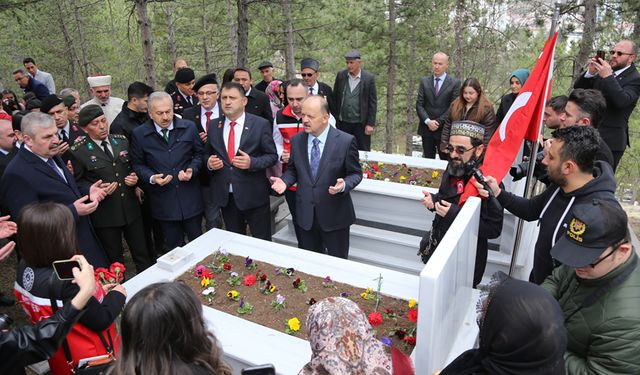18 MART ŞEHİTLERİ KASTAMONU'DA MEZARI BAŞINDA ANILDI