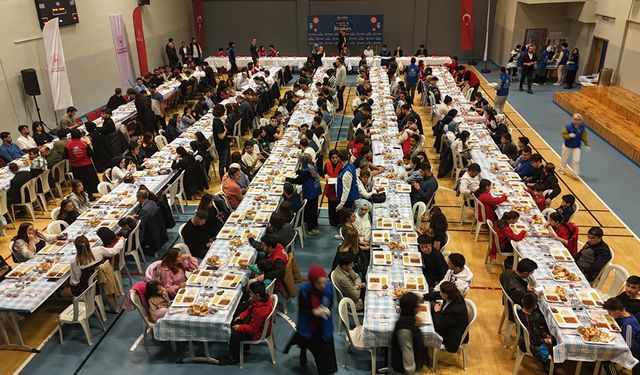 GENÇLER İFTARDA BULUŞTU