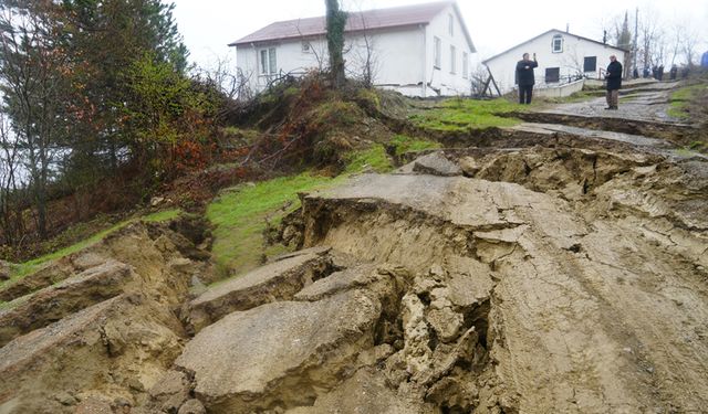 KASTAMONU'DA 2 EV HEYELAN NEDENİ İLE TAHLİYE EDİLDİ
