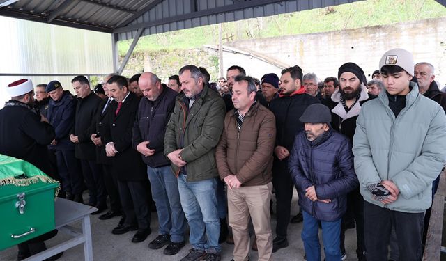 ŞEHİT ANNESİ ZONGULDAK'TA SON YOLCULUĞUNA UĞURLANDI