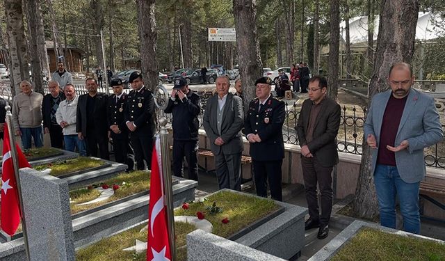 ŞEHİT PİLOT TOSYA'DA MEZARI BAŞINDA ANILDI