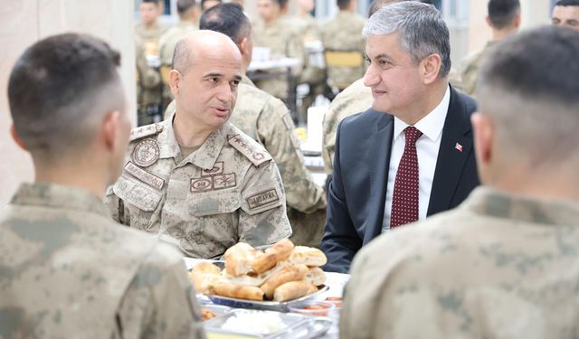VALİ YAVUZ JANDARMANIN İFTAR PROGRAMINA KATILDI