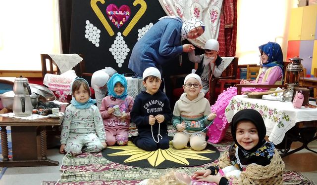 MİNİKLERDEN ÇINARLARA VEFA DOLU KUTLAMA
