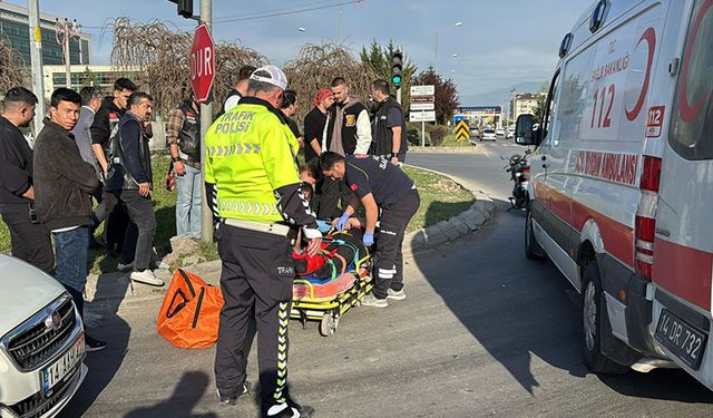 BOLU'DA KIRIMIZI IŞIKTA GEÇEN CİP MOTOSİKLETE ÇARPTI