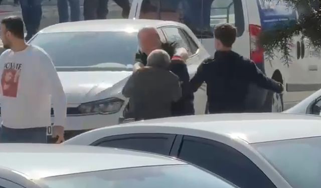 BOLU'DA SOKAK ORTASINDA KAVGA