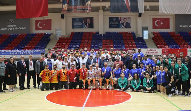 İŞİTME ENGELLİLER TÜRKİYE VOLEYBOL ŞAMPİYONASI SONA ERDİ