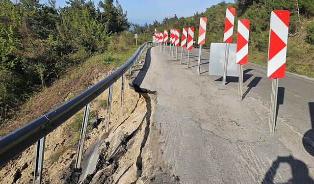 KASTAMONU SAHİL YOLUNDA HEYELAN MEYDANA GELDİ