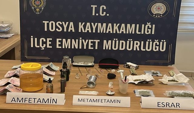 KASTAMONU'DA UYUŞTURUCU OPERASYONU 3 GÖZALTI