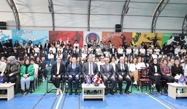 VALİ YAVUZ ÖĞRENCİLERİN KİTAP OKUMA ETKİNLİĞİNE KATILDI