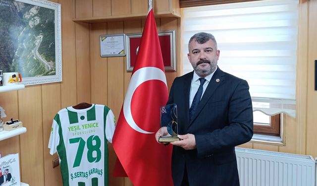 YENİCE BELEDİYESİ'NE "YILIN İLÇE BELEDİYE BAŞKANI" ÖDÜLÜ