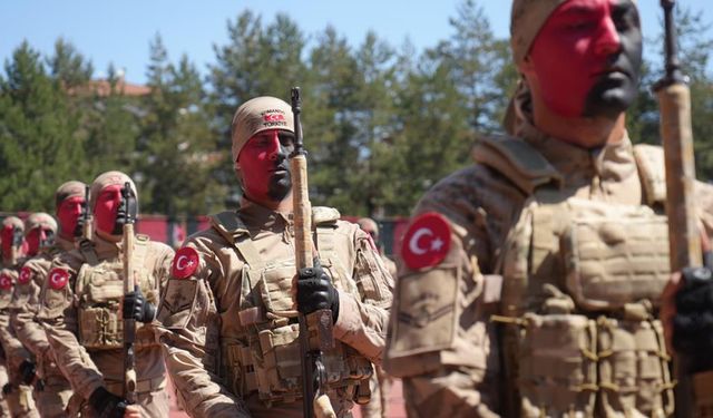 KOMANDOLARDAN 19 MAYIS GÖSTERİSİ