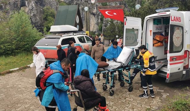 KASTAMONU'DA KANYONDA YÜRÜYÜŞ YAPAN KADIN DÜŞEREK YARALANDI