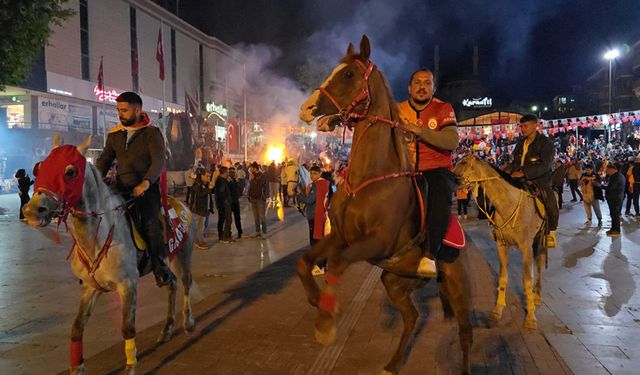 GALATASARAYIN ŞAMPİYONLUĞUNU ATLARLA KUTLADILAR