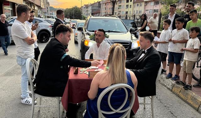 KONVOYUN ÖNÜNÜ OKEY MASASIYLA KESTİLER