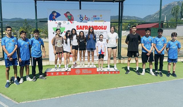 SAFRANBOLU’DA 15 TEMMUZ ŞEHİTLERİ ANISINA 400 METRE KOŞUSU