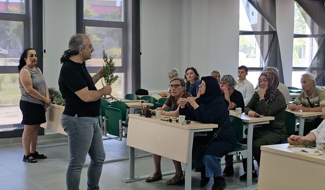 ZONGULDAK'TA 60 YAŞ ÜSTÜ BİREYLER ÜNİVERSİTE SIRALARINDA