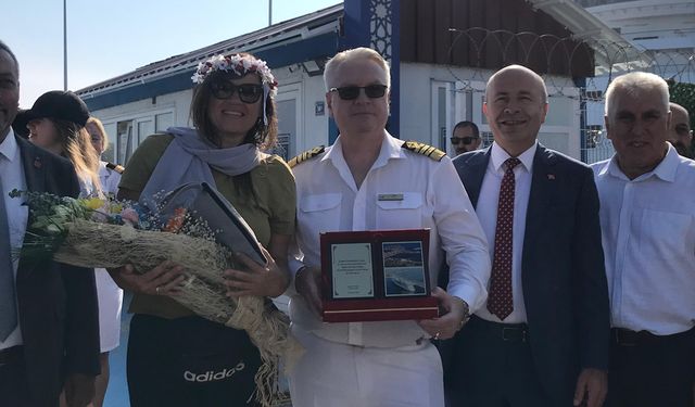 AMASRA'YA 100 BİNİNCİ KURUVAZİYER YOLCUSU ADIMA TTI