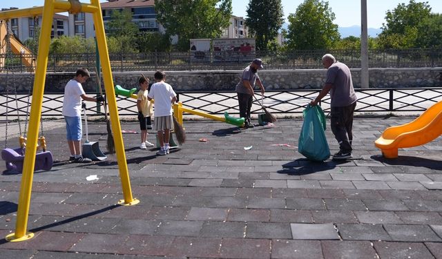 ÇOCUKLARDAN TEMİZ ŞEHİR DÜZCE KAMPANYASINA DESTEK