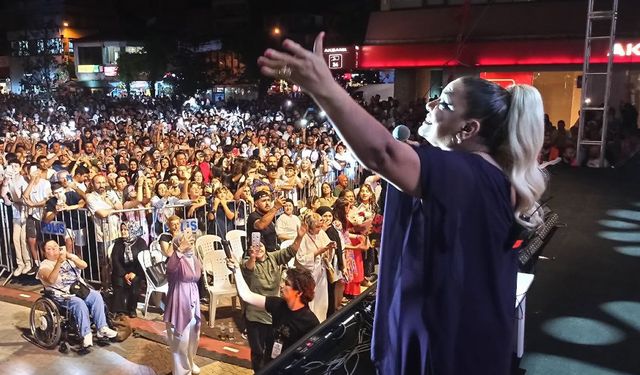 DEVREKLİLER KİBARİYE ŞARKILARIYLA COŞTU
