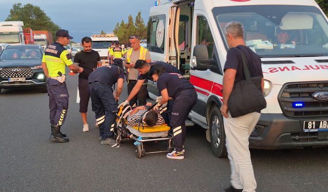 DÜZCE ANADOLU OTOYOLU'DA KAZA 3 YARALI