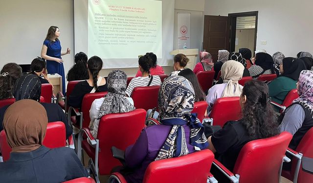 KARABÜK'TE KADINA ŞİDDETLE MÜCADELE EĞİTİMİ VERİLDİ