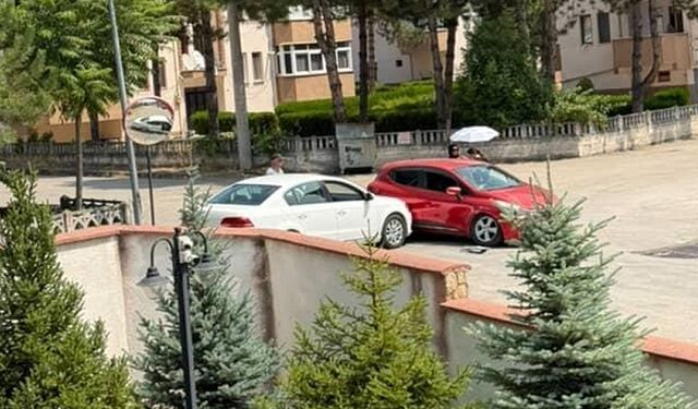 EMEK'TE MADDİ HASARLI KAZA
