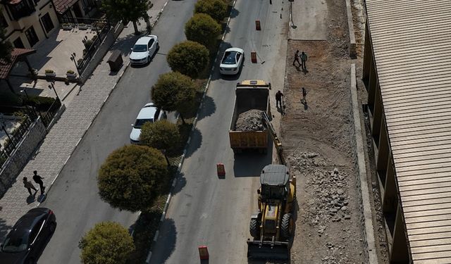 SADRİ ARTUNÇ CADDESİ'NDE İMAR YOLU GENİŞLETİLİYOR