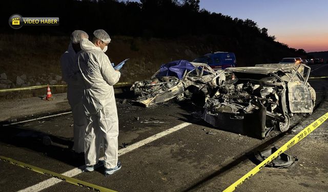 ALEV TOPUNA DÖNEN ARAÇTAN GERİYE DEMİR YIĞINI KALDI