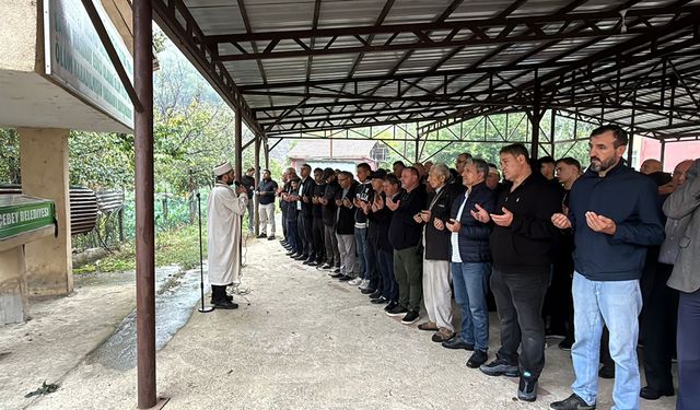 KOMŞUSU TARAFINDAN ÖLDÜRÜLEN GENÇ KADIN TOPRAĞA VERİLDİ