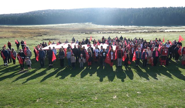 YÜZLECE KİŞİ ATATÜRK İÇİN YÜRÜDÜ