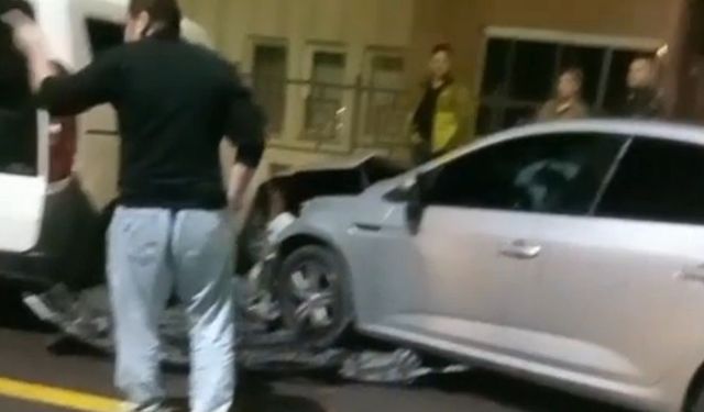 BOLU'DA KONTROLDEN ÇIKAN ARAÇ PARK HALİNDEKİ ARAÇLARA ÇARPTI