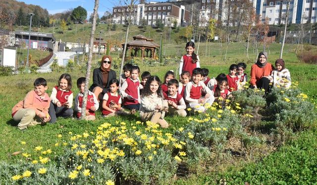 MİNİKLER BOTANİK BAHÇESİ'Nİ GEZDİ