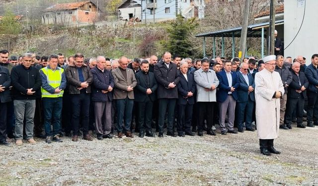 TAŞINAN MEZAR YERLERİ İÇİN GIYABİ CENAZE NAMAZI KILINDI