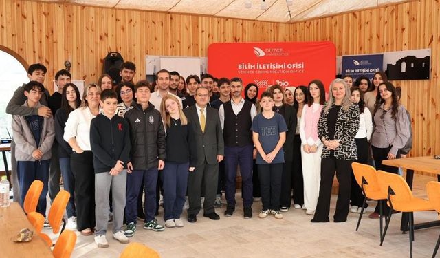 DÜZCE'DE "TÜTÜN BAĞIMLILIK MI,, ÖZGÜRLÜK MÜ?" ETKİNLİĞİ DÜZNELENDİ